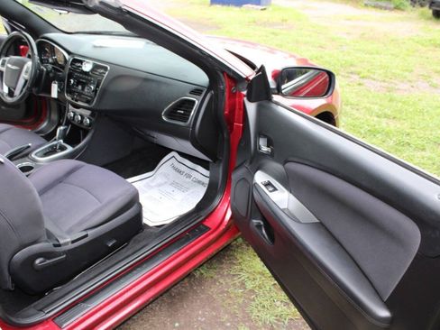 Used 2013 Chrysler 200 Touring FWD image 27