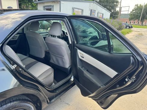Used 2017 Toyota Corolla L FWD image 19