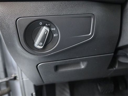 Used 2021 Volkswagen Tiguan SE image 21