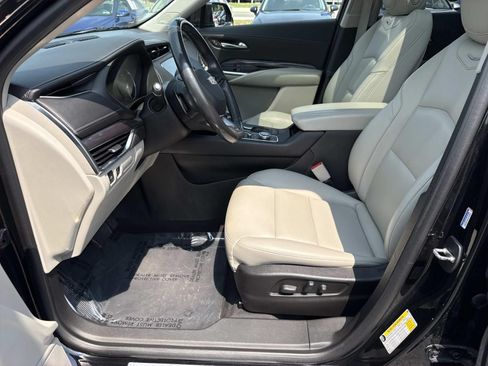 Used 2019 Cadillac XT4 Luxury w/ Cold Weather Package FWD image 29