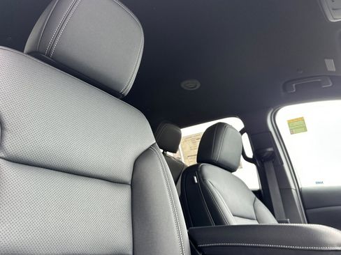 New 2025 Chevrolet Traverse LT w/ Enhanced Driving Package image 19