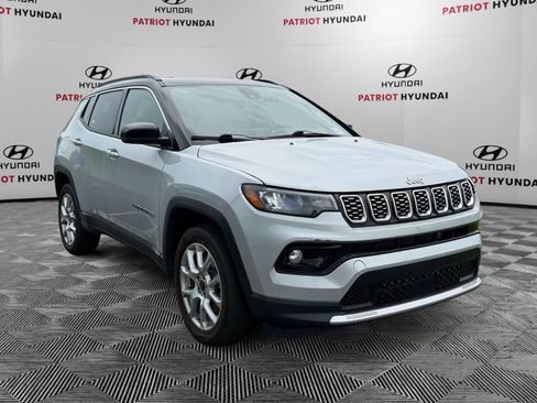 Used 2025 Jeep Compass Limited AWD/4WD image 1