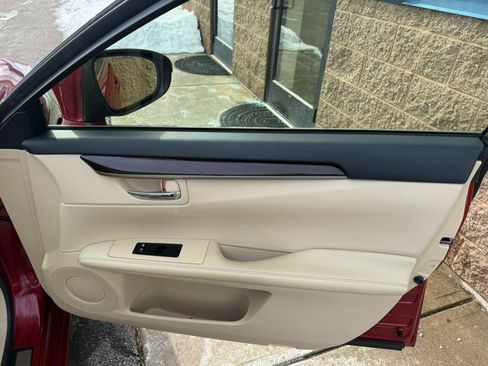 Used 2013 Lexus ES 350 image 30