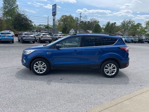 Used 2017 Ford Escape SE w/ Equipment Group 201A image 5