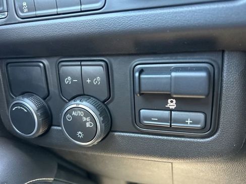 Used 2021 Chevrolet Tahoe Premier w/ Premium Package RWD image 22