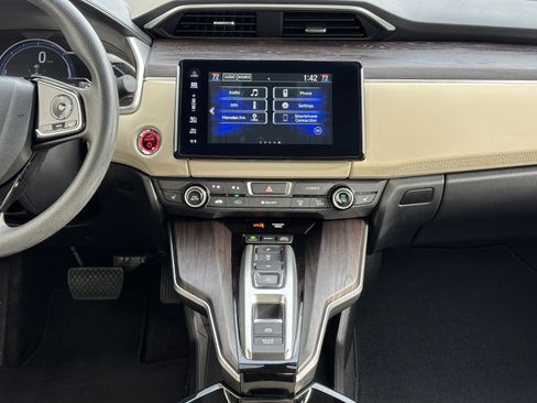 Certified 2018 Honda Clarity Plug-In Hybrid image 20