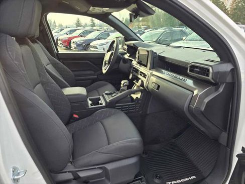 Certified 2025 Toyota Tacoma SR5 AWD/4WD image 11