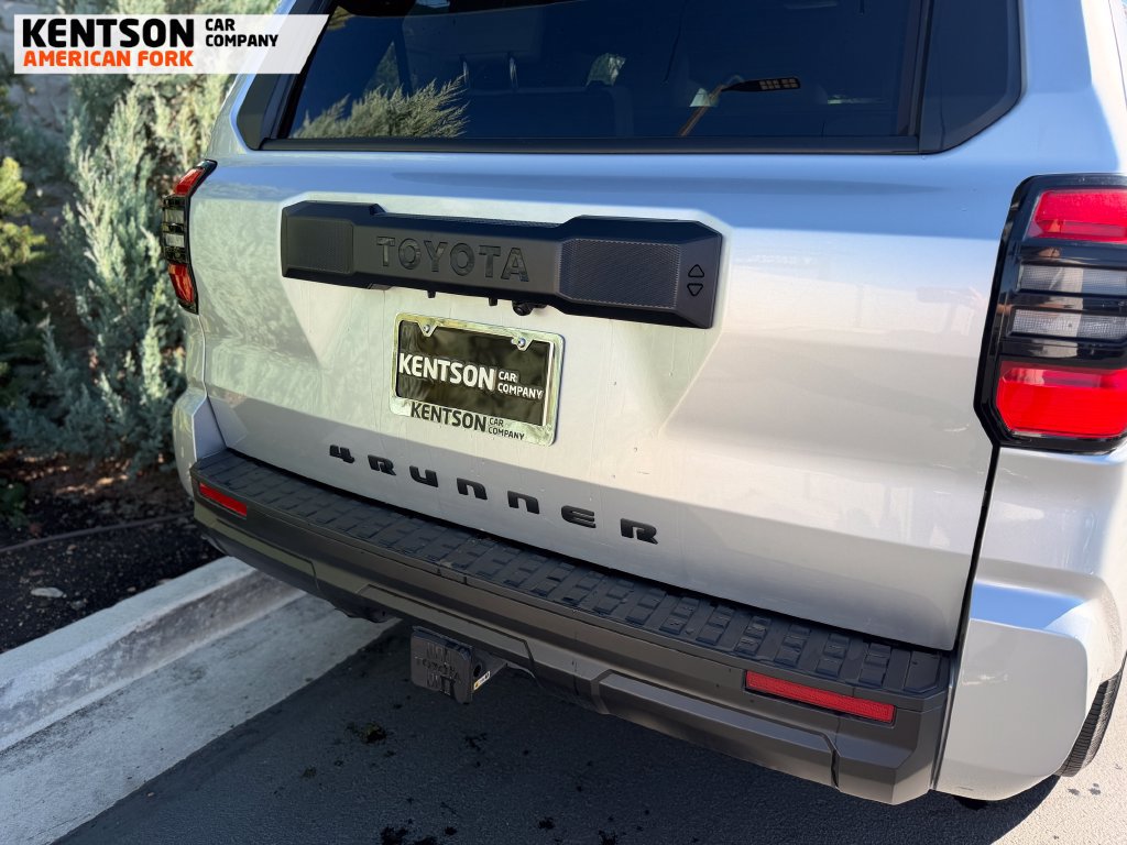 Used 2025 Toyota 4Runner SR5 AWD/4WD image 35