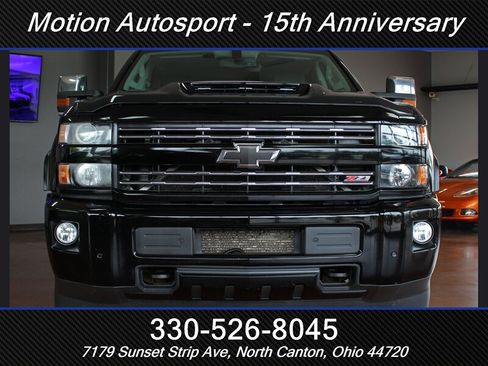 Used 2019 Chevrolet Silverado 2500 LTZ w/ Midnight Edition AWD/4WD image 3