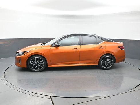 Used 2024 Nissan Sentra SR w/ SR Premium Package image 2