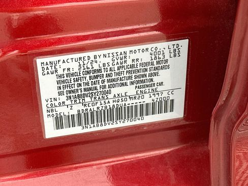 Used 2025 Nissan Sentra SR FWD image 12
