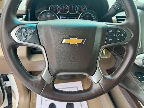 Used 2015 Chevrolet Suburban LT RWD image 17