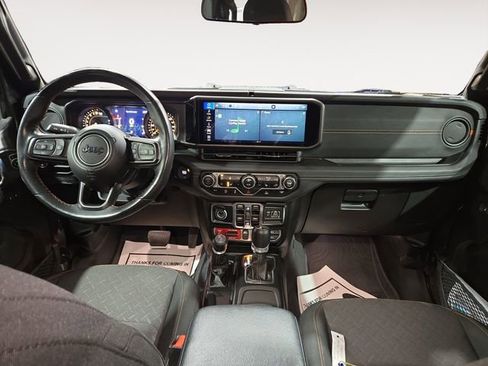 Used 2024 Jeep Gladiator Mojave w/ Convenience Group image 3