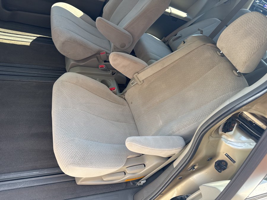 Used 2013 Toyota Sienna LE FWD image 21
