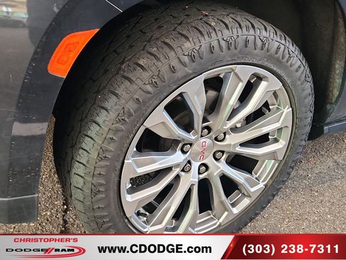 Used 2021 GMC Yukon Denali w/ Denali Premium Package AWD/4WD image 4