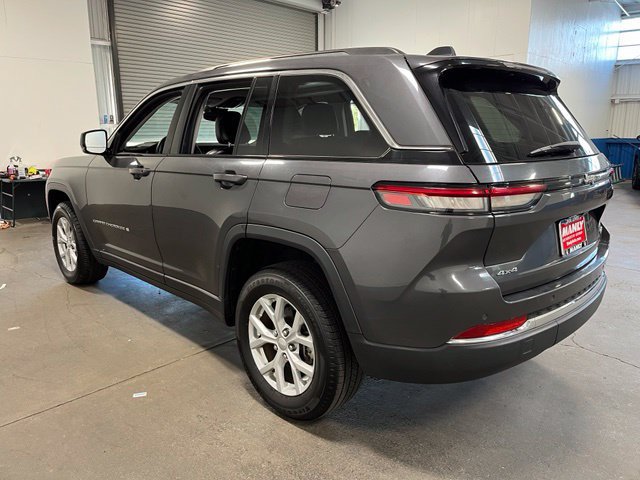 Used 2023 Jeep Grand Cherokee Limited AWD/4WD image 5