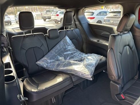 New 2026 Chrysler Pacifica Select w/ S Appearance Package FWD image 18