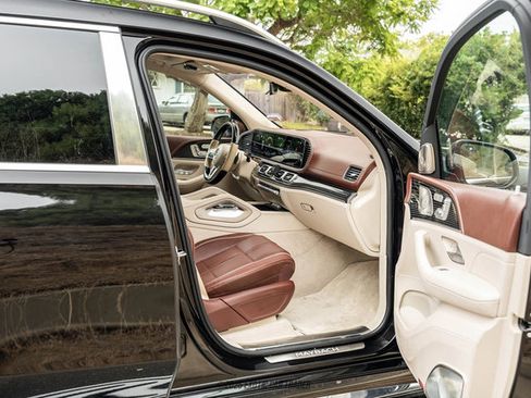 Used 2023 Mercedes-Benz Maybach GLS 600 4MATIC image 63