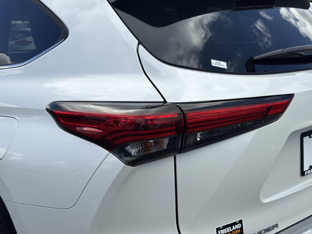 Used 2021 Toyota Highlander Limited AWD/4WD image 11