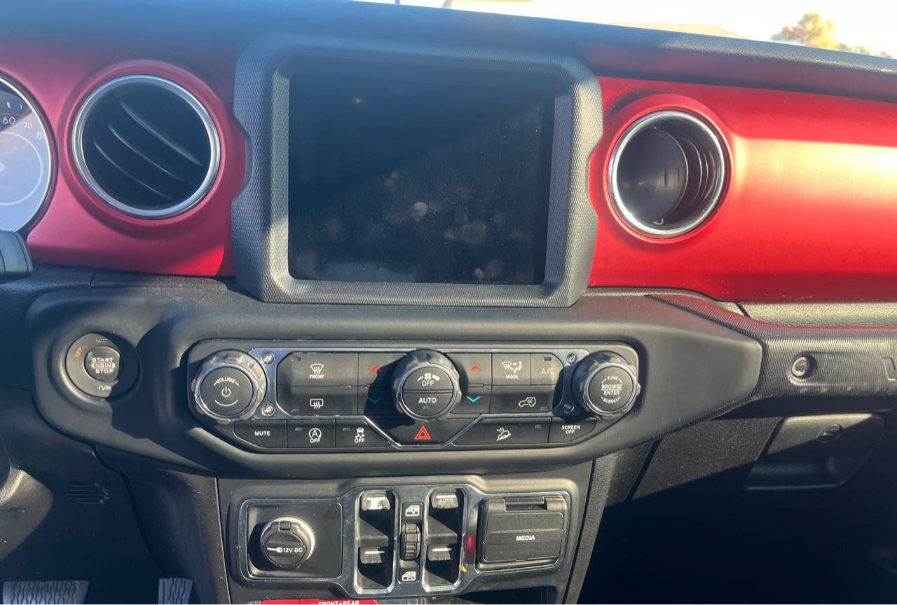 Used 2018 Jeep Wrangler Unlimited Rubicon AWD/4WD image 11