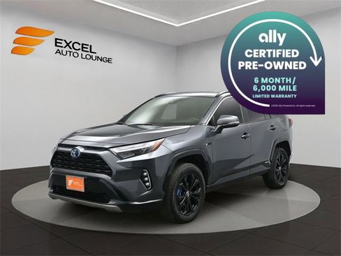 Used 2022 Toyota RAV4 SE image 1