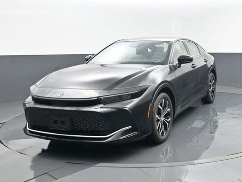 Used 2024 Toyota Crown XLE image 22