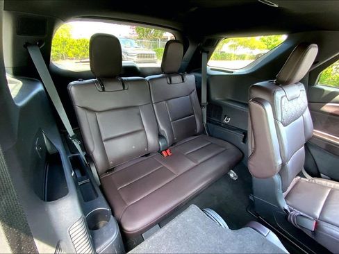 Used 2025 Ford Explorer Platinum w/ LUX Leather Package AWD/4WD image 18