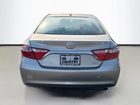 Used 2017 Toyota Camry XLE w/ Moonroof Package FWD image 6