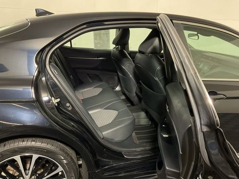 Used 2019 Toyota Camry LE image 32