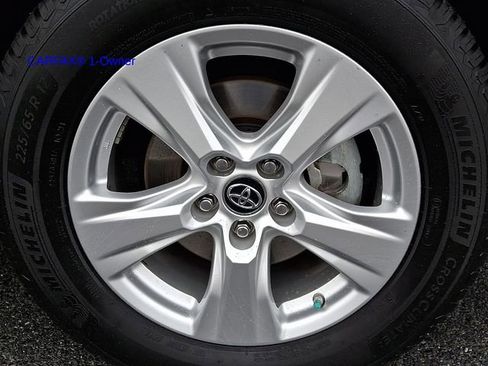 Used 2019 Toyota RAV4 XLE w/ Convenience Package image 9