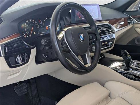 Used 2019 BMW 530i xDrive w/ Executive Package image 10