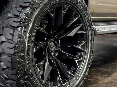 Used 2025 Ford Bronco Outer Banks image 12