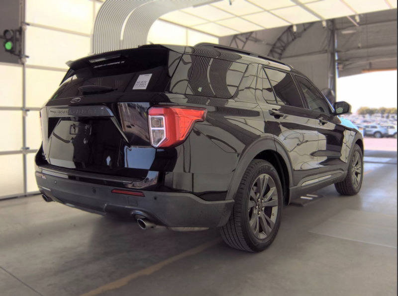 Used 2021 Ford Explorer XLT w/ Equipment Group 202A RWD image 2