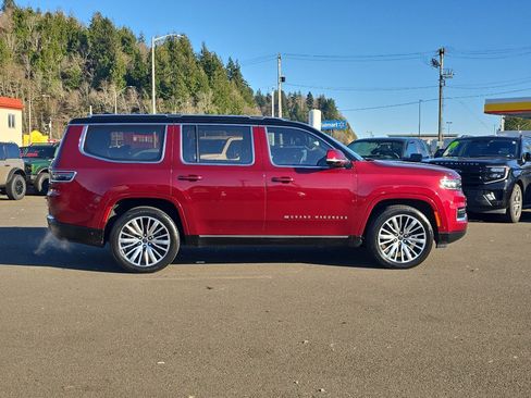 Used 2022 Jeep Grand Wagoneer Series III w/ Flexible Seating Group image 7