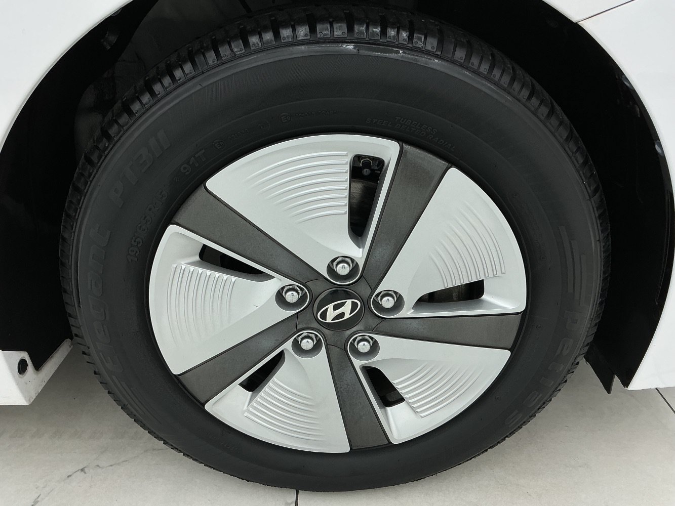 Used 2018 Hyundai Ioniq Blue FWD image 45