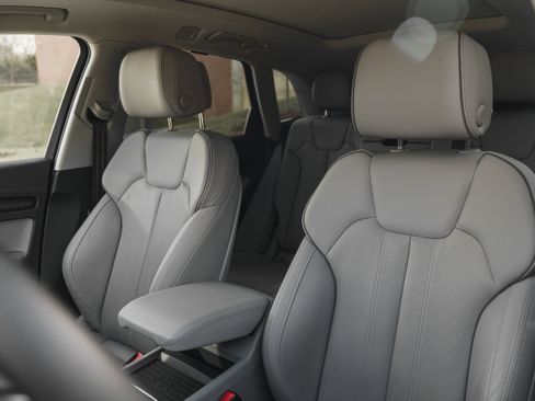 Used 2023 Audi Q5 2.0T Prestige w/ Prestige Package image 22