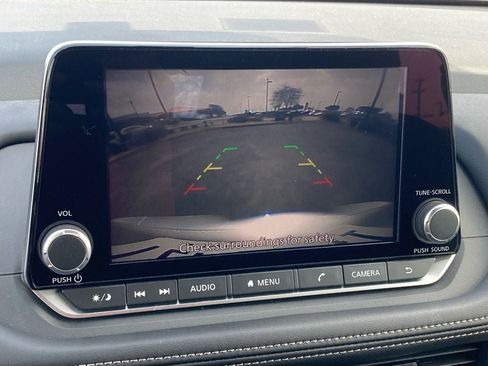 Used 2024 Nissan Rogue SV image 18