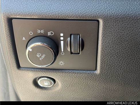 Used 2020 Jeep Grand Cherokee Overland AWD/4WD image 20