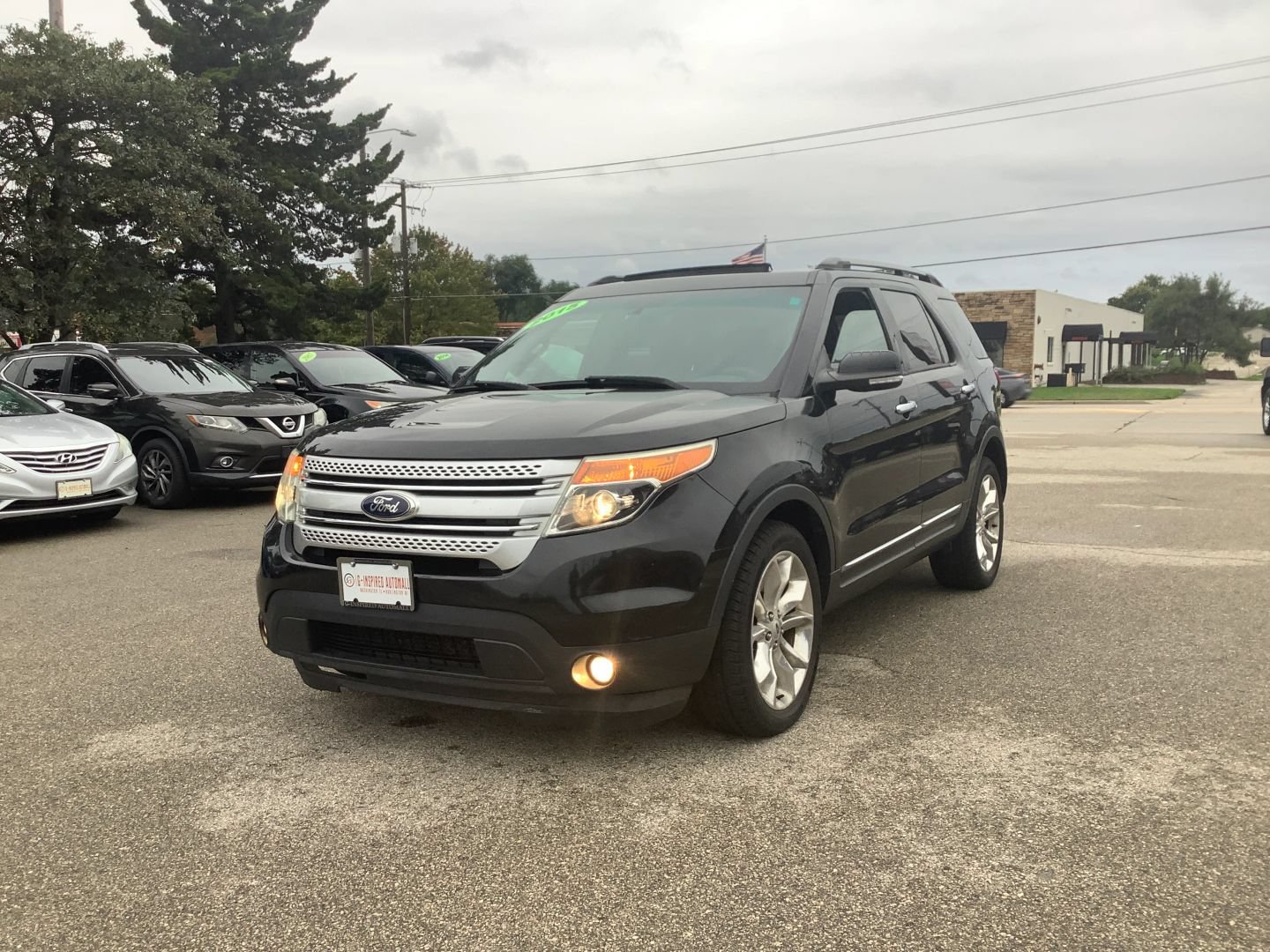 Used 2015 Ford Explorer XLT w/ Equipment Group 202A AWD/4WD image 4