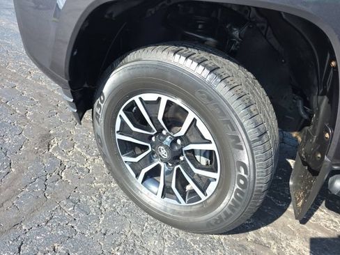 Used 2021 Toyota Tacoma TRD Sport AWD/4WD image 38