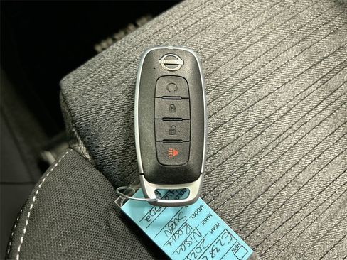 Used 2023 Nissan Rogue SV image 17