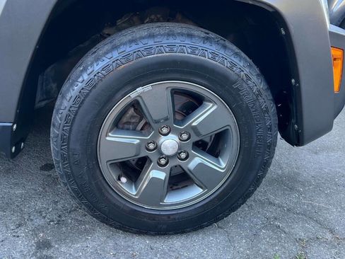 Used 2011 Jeep Liberty Renegade w/ Navigation Convenience Group image 34