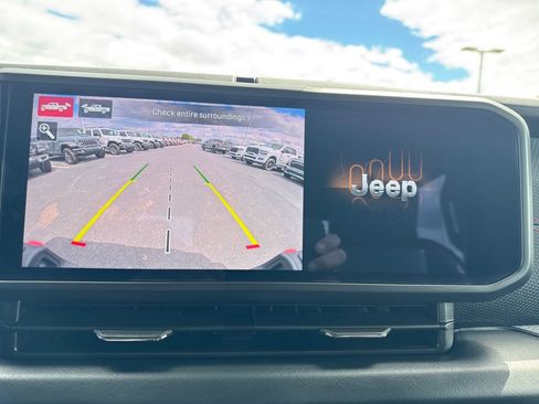 Used 2026 Jeep Gladiator Rubicon w/ Dual Top Group AWD/4WD image 20