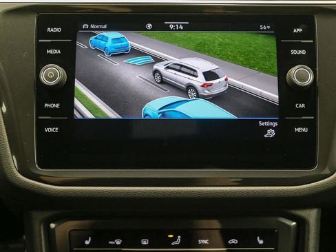 Certified 2024 Volkswagen Tiguan SE R-Line image 35