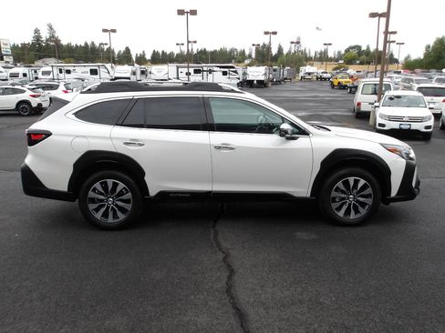 Used 2023 Subaru Outback Touring AWD/4WD image 6