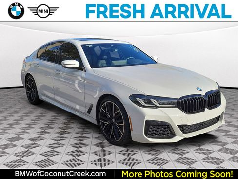 Used 2022 BMW 530i w/ M Sport Package image 1