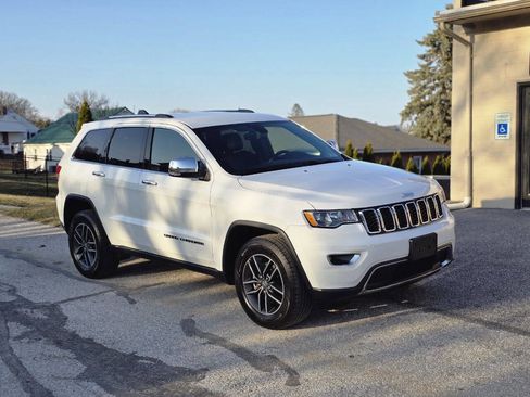 Used 2017 Jeep Grand Cherokee Limited image 2