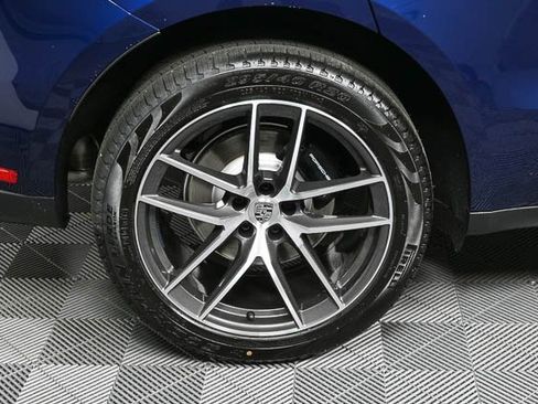 Certified 2025 Porsche Macan image 36