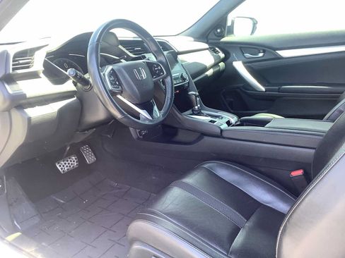 Used 2019 Honda Civic Touring image 3