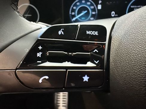 Certified 2025 Hyundai Elantra SEL image 20